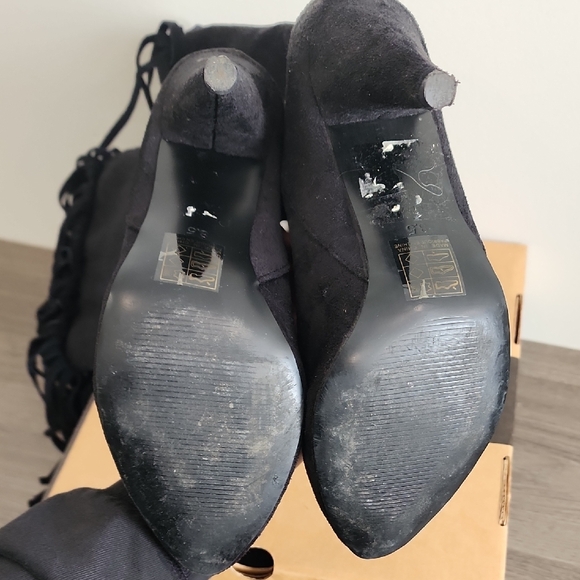 Le Chateau Black Fringe Heeled Boots, Comes With Box And Repl. Heels, Sz 8.5 - Picture 7 of 8